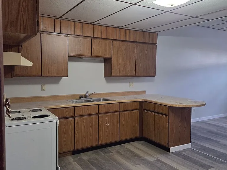124 N Broadway St — Photo 11