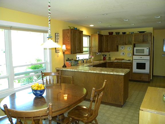 Kitchen with Breakfast Room