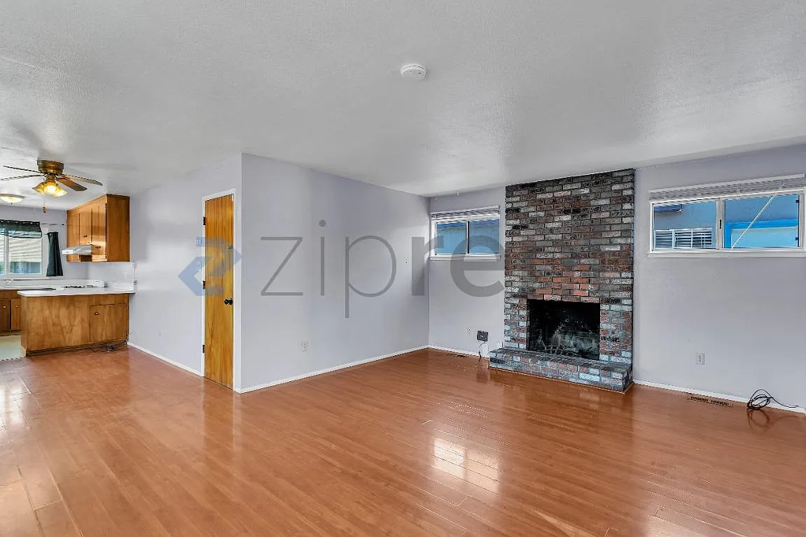 2 bed, 915 sqft, $2,500 — Photo 4
