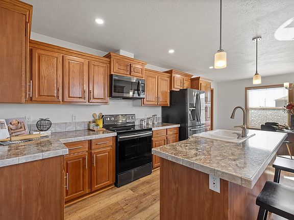 5th image of 840 N Spruce St Lot 402
