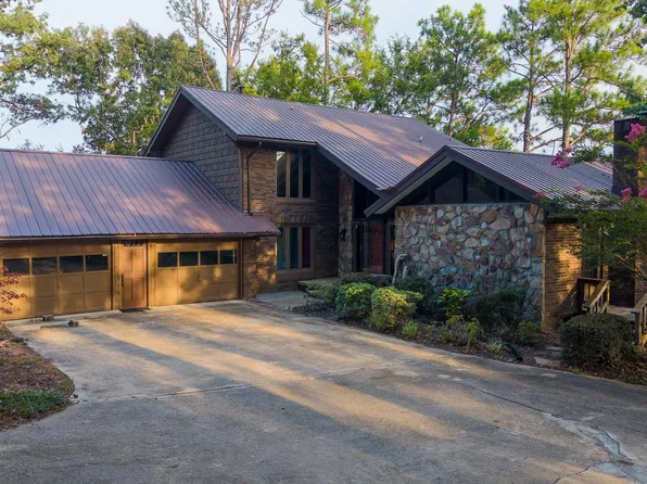 740 Lake Front Dr, Talladega, AL 35160