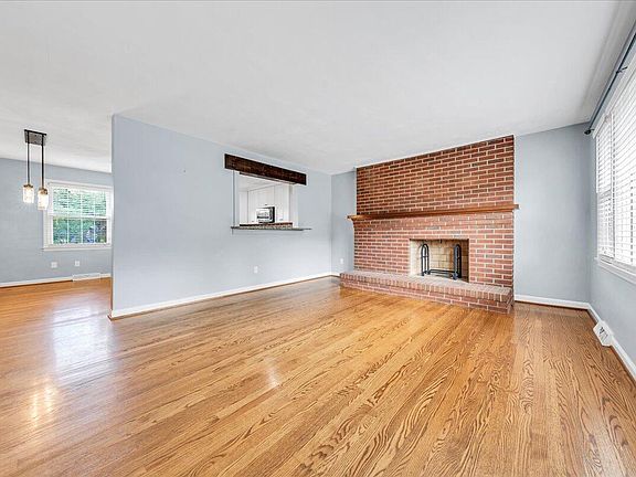 3rd image of 346 Peachtree Valley Dr