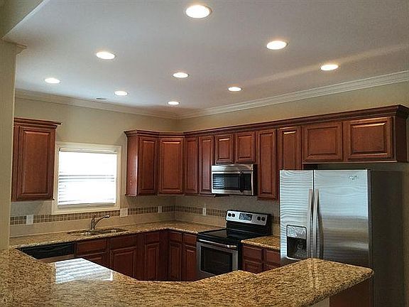 4th image of 407 Sheffield Dr #4
