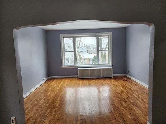 2nd image of 5540 W Drummond Pl #2