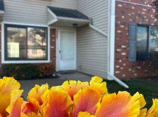 30661 Hidden Pines Ln, Roseville, MI