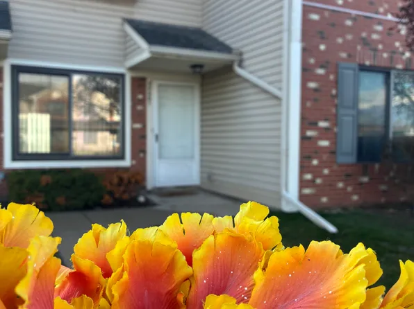 30661 Hidden Pines Ln, Roseville, MI 48066