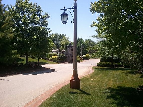 4th image of 4 Brooke Ln