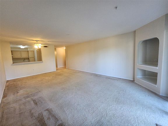 4th image of 13953 Fairway Island Dr Unit 1-627