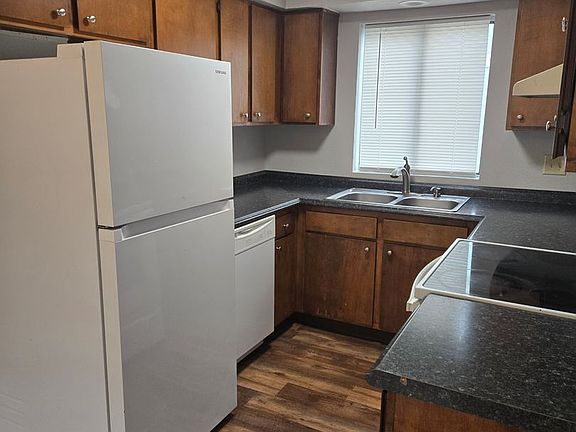 2nd image of 901-981 SE Ford St #969