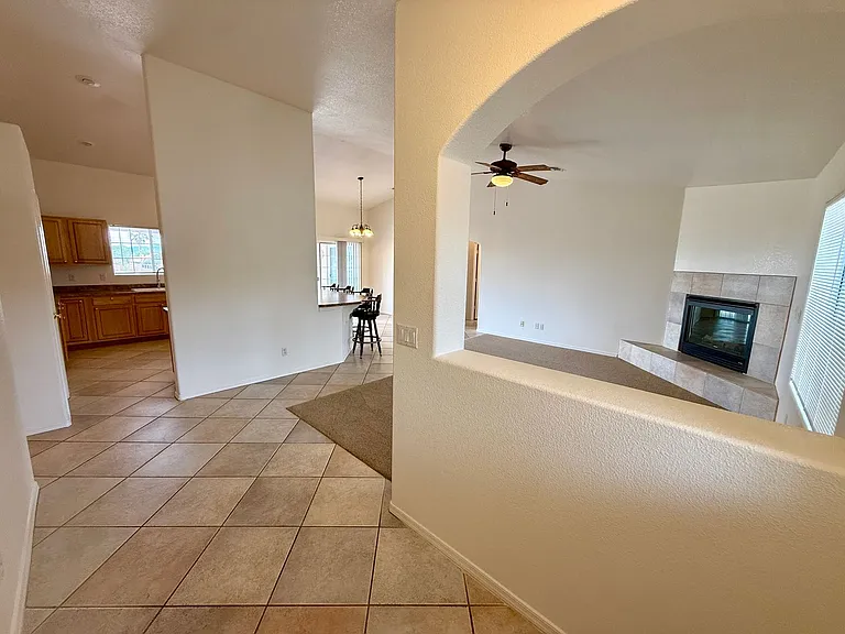 660 Country Club Dr — Photo 10
