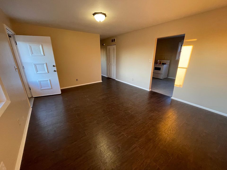 1st image of 141 Hickory Dr