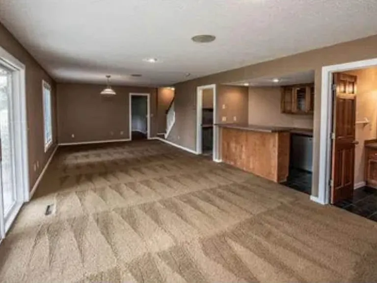 2077 Woodstone Dr — Photo 7