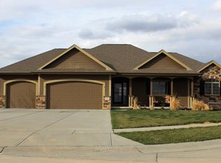 157 Hickory Ridge Dr, Glenwood, IA 51534