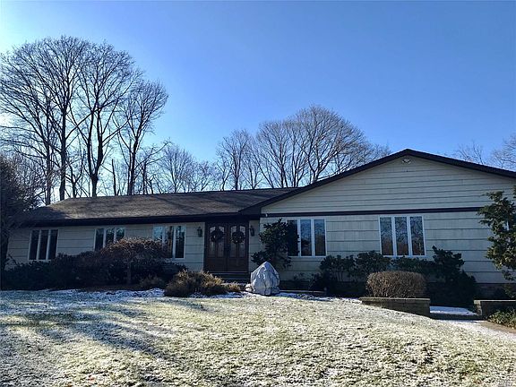 2nd image of 7 Pebble Hill Ct