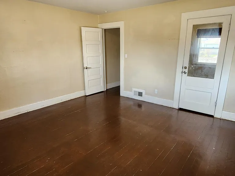 585 Colorado River Blvd — Photo 10