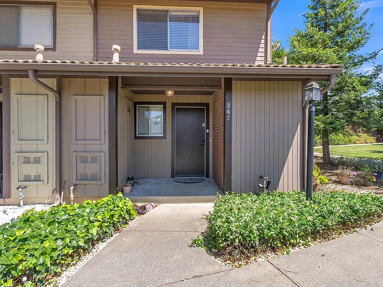362 Tabor Ave — Photo 1
