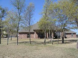 1st image of 213 Lakeside Oaks Cir