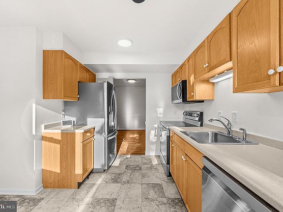 5th image of 46 Boileau Ct