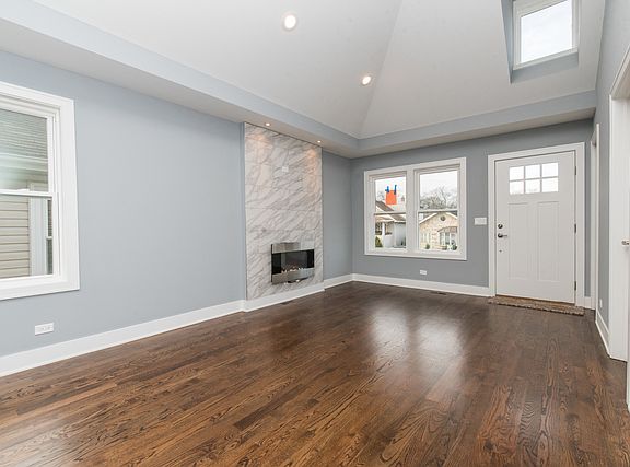 3rd image of 4049 N Ozark Ave