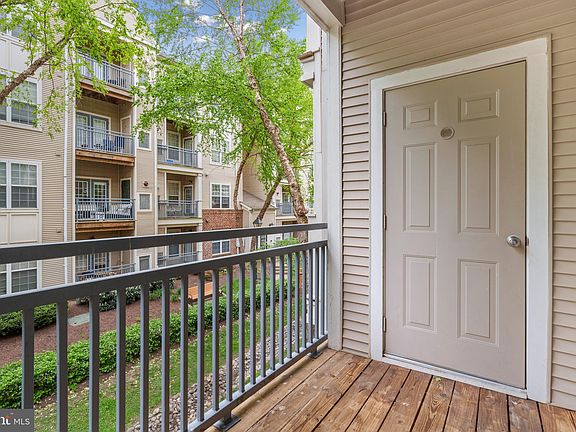 4th image of 3021 Nicosh Cir Unit 1203