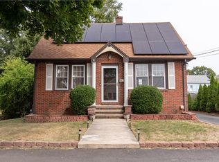 7 Smith St, Lincoln, RI 02865
