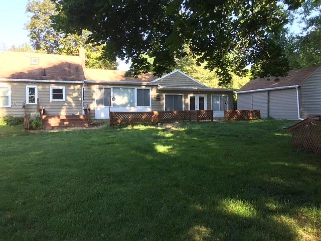 3 bed, 1356 sqft, $1,700 — Photo 2