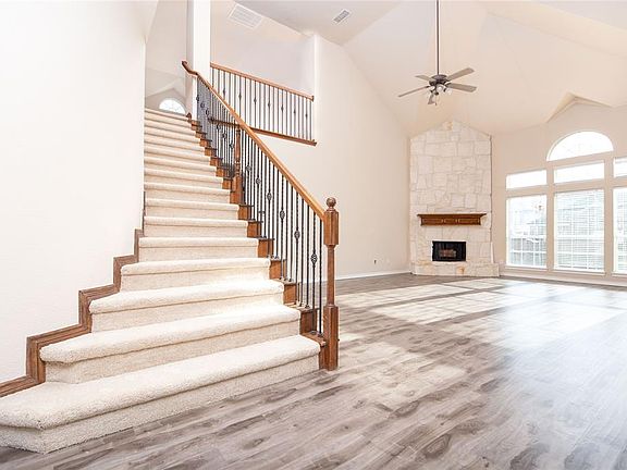 2nd image of 2121 Hollow Way