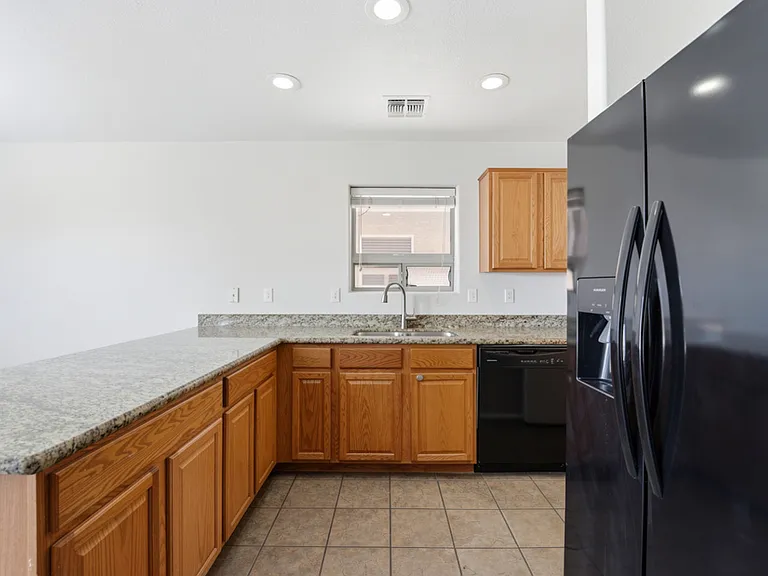 41628 W Hillman Dr — Photo 10