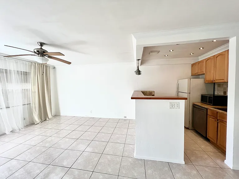 467 Golden Isles Dr — Photo 6