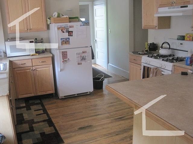 2nd image of 335 Faneuil St #03