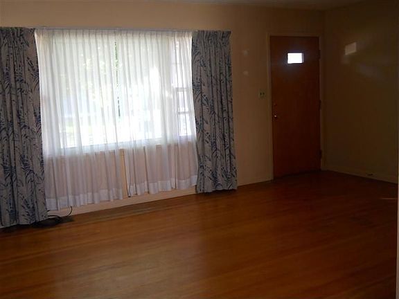 4th image of 573 McIntire Dr