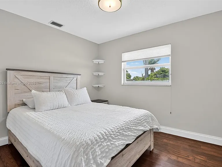 5660 Golfway Dr — Photo 24