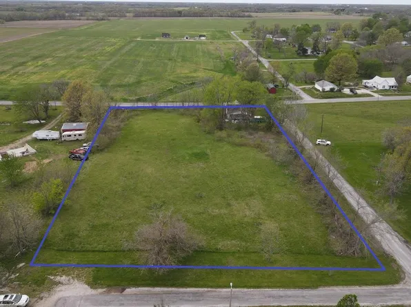 500 S 4th St, La Belle, MO 63447