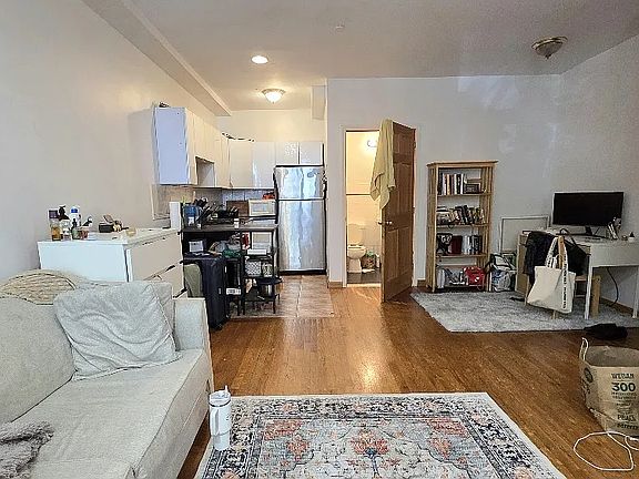 4th image of 190 22nd St APT 1A