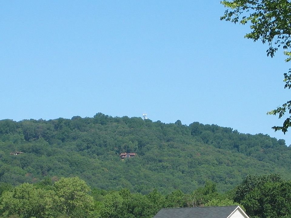 1st image of 1621 Summit Dr