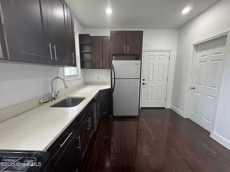5th image of 540 Morris Street