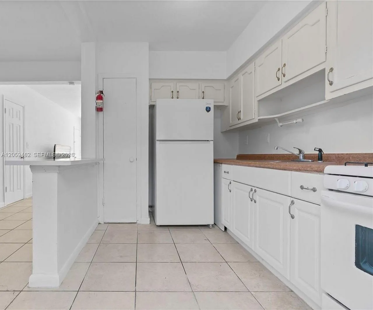 2 bed, 1.0 bath, 4372 sqft, $2,350 — Photo 4