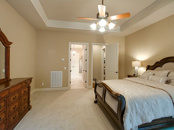 4th image of 425 Beauchamp Cir