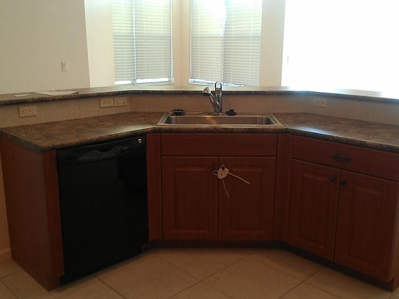 5th image of 1751 Belmont Cir SW