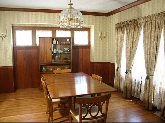 4th image of 1074 Cliffdale Ave