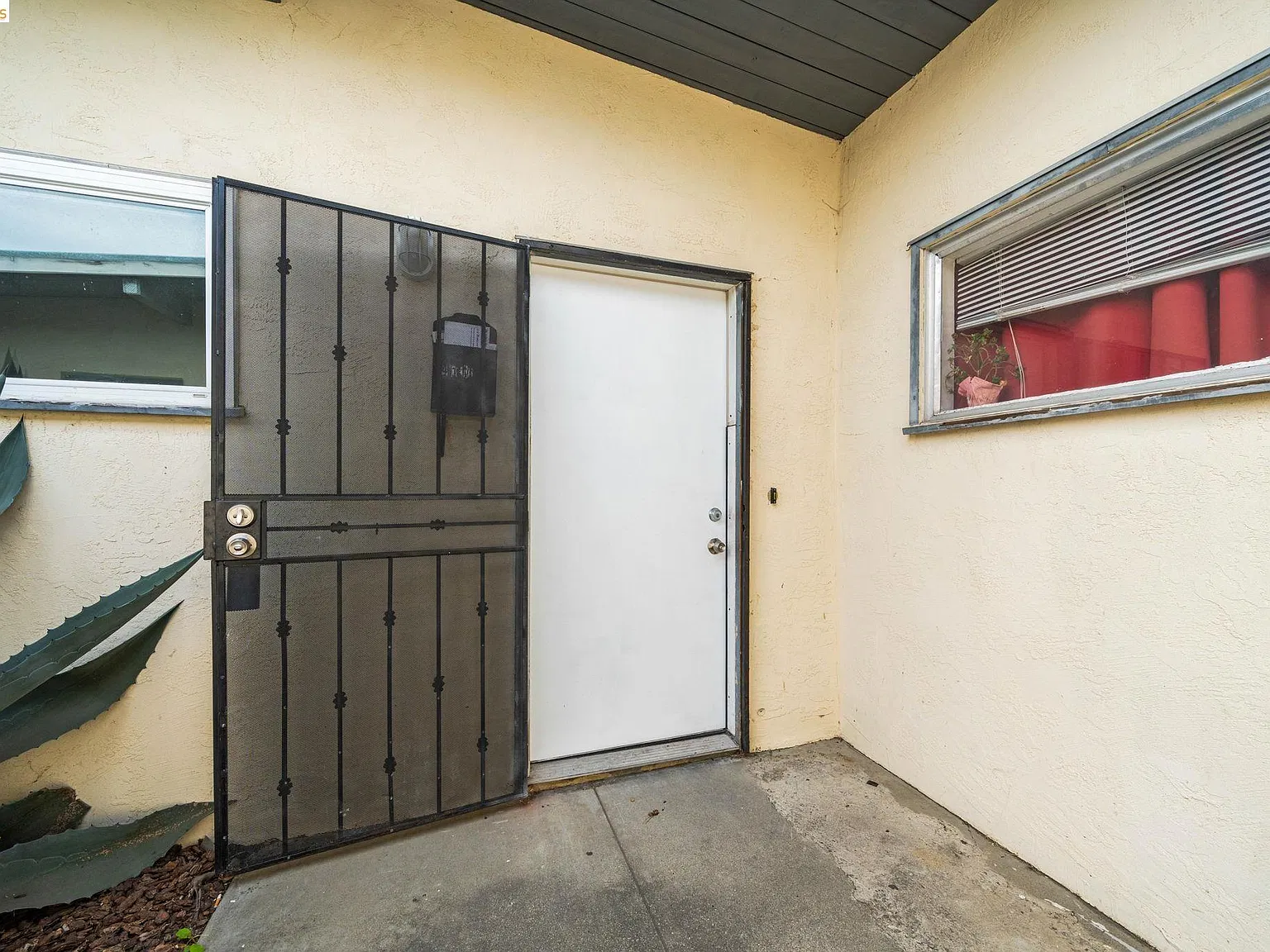 2 bed, 1.0 bath, 740 sqft, $2,400 — Photo 3