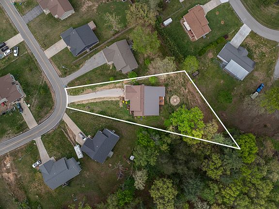 4th image of 223 Grove Loop