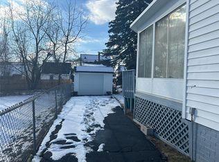 5146 Arch St, Maple Heights, OH 44137