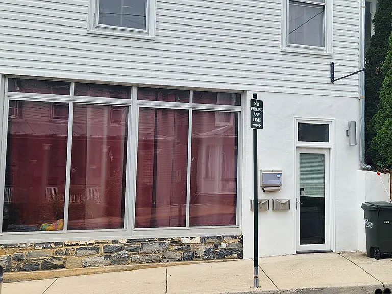 935 W Beverley St #A — Photo 1