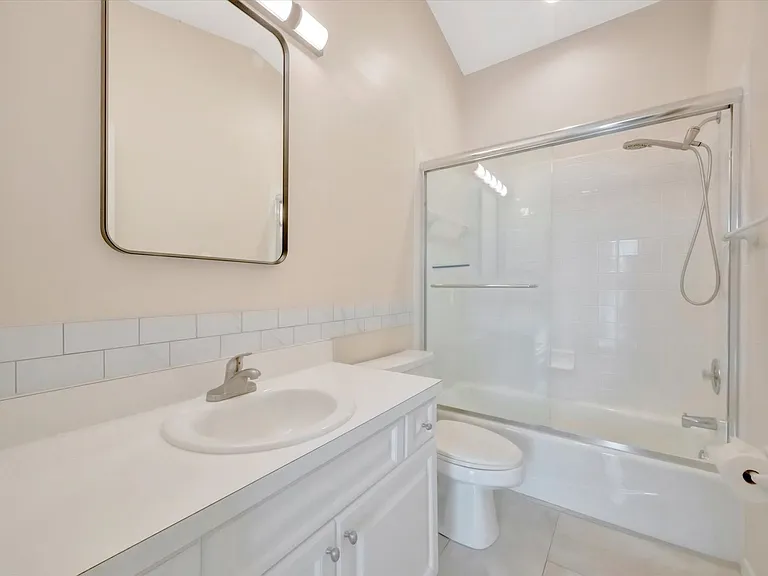 1016 Harbor Town Dr — Photo 28
