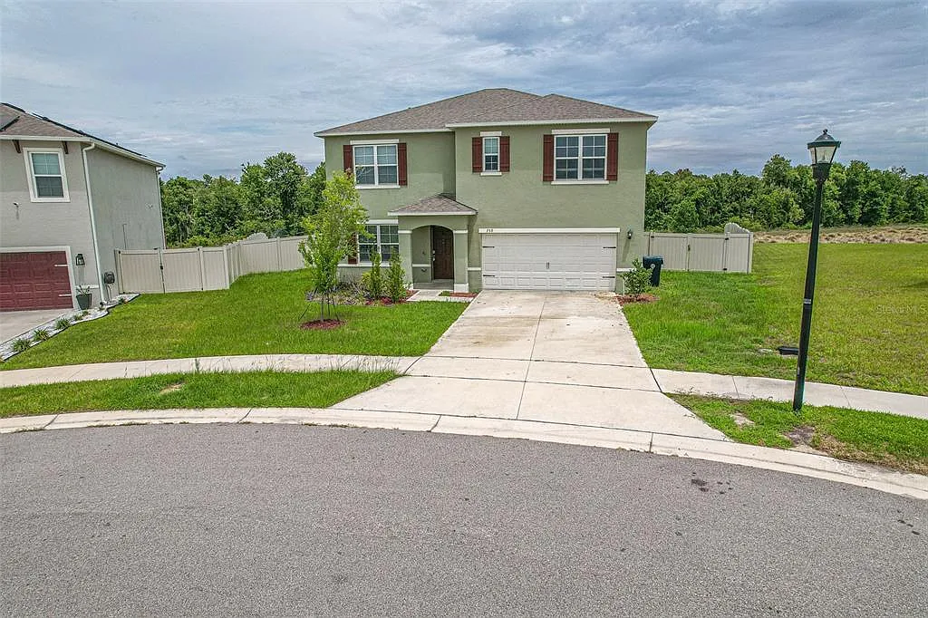 5 bed, 3.0 bath, 2696 sqft, $2,700 — Photo 1
