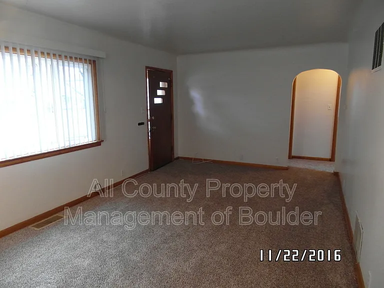 1034 Pratt St — Photo 3