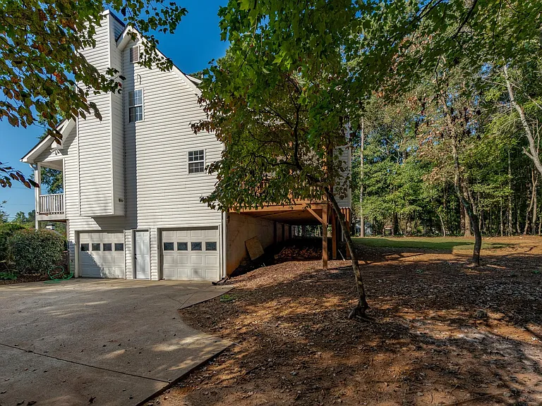 325 Dobbs Rd — Photo 11