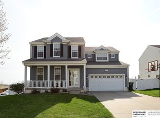 2409 S River Rock Dr, Papillion, NE 68046