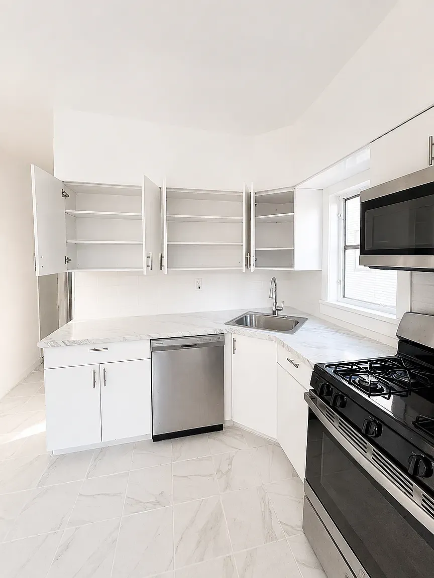 4 bed, 1200 sqft, $2,549 — Photo 2